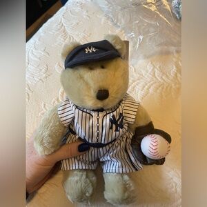 Starbucks • MLB Bearista Bear - New York Yankees